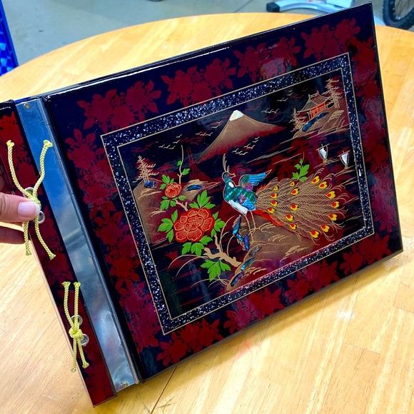 VINTAGE JAPANESE ABALONE PEACOCK AND LAQUER MUSICAL PHOTO ALBUM - Picture 1 of 17
